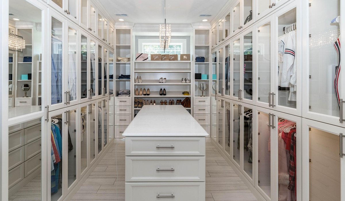 Keeping Bathroom Shelves Organised Without Clutter