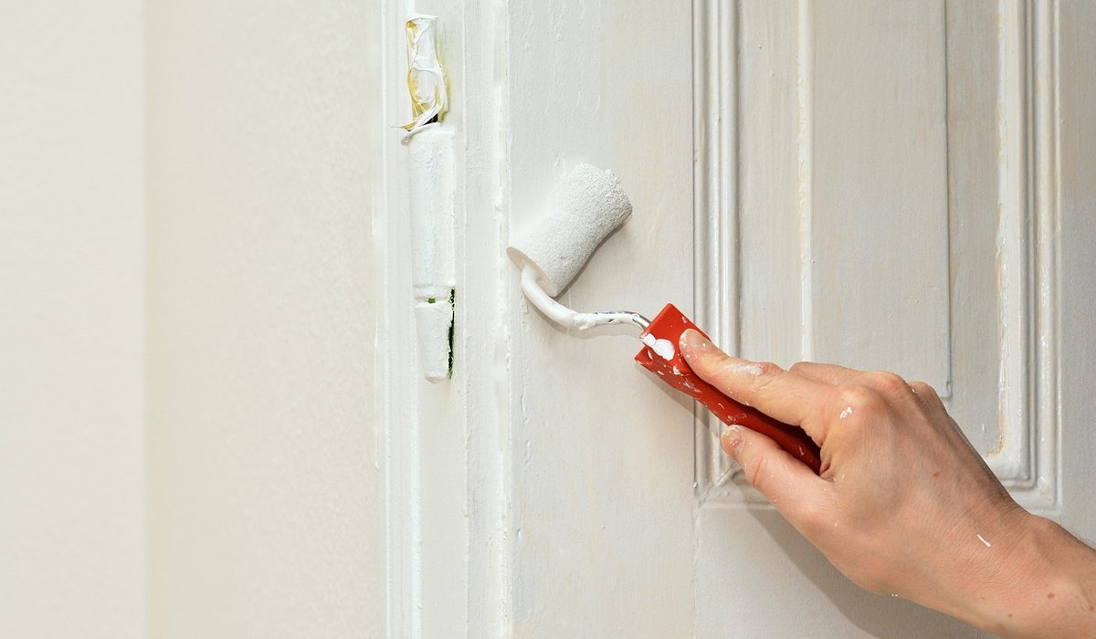 Removing Old Tiles Without Damaging the Plaster